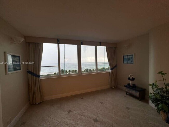 Building Photo - 5005 Collins Ave