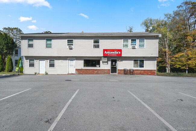 Primary Photo - 2452 NY-207