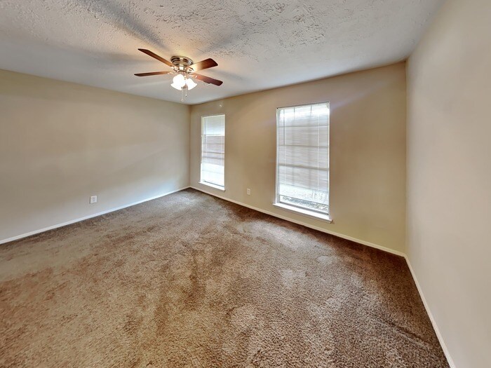 Building Photo - 809 Lochmoor Ln