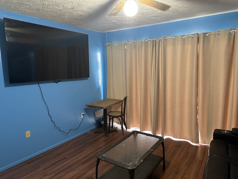 Building Photo - 8602 Champlain Ct