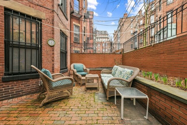 Building Photo - 434 Marlborough St