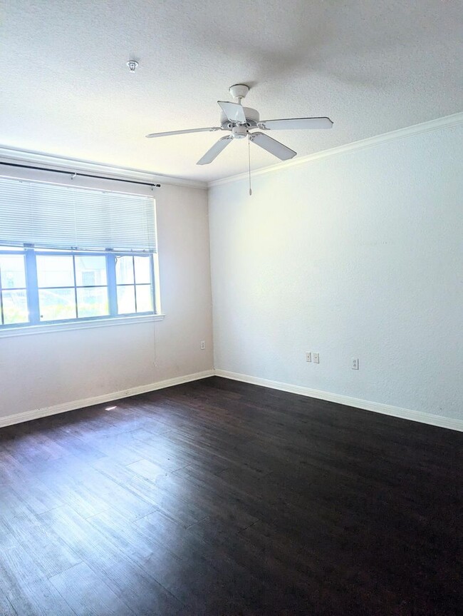 Building Photo - 1x1 A2 new vinyl plank flooring, newly til...