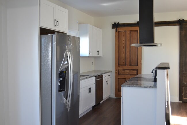 Building Photo - 20 Mcreynolds St