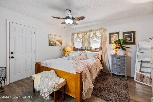 Building Photo - 229 NE 1st St