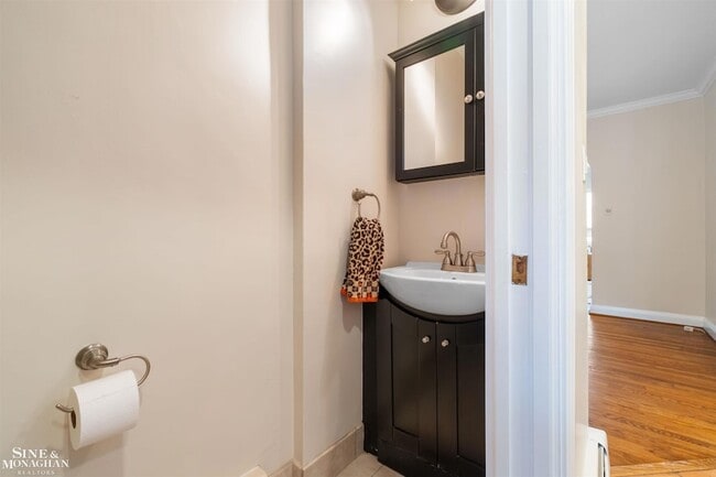 Building Photo - 476 St Clair Ave