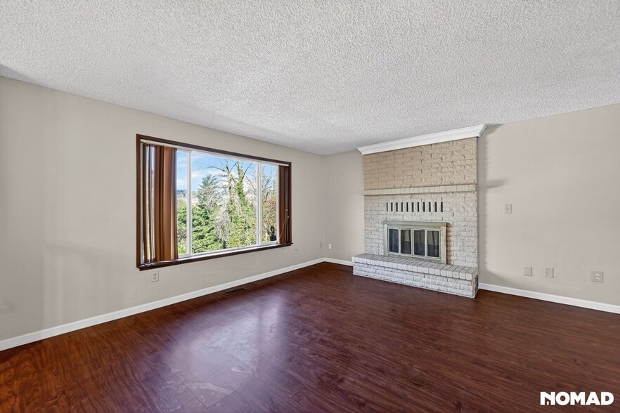 Building Photo - 5615 S 141st St