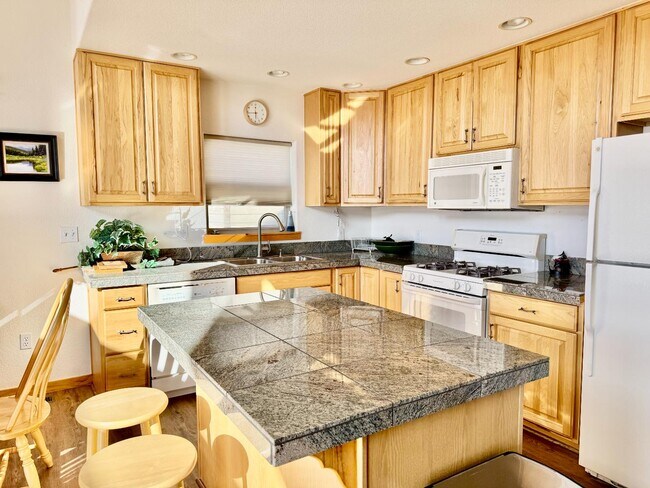 Building Photo - 904 Wapiti Dr