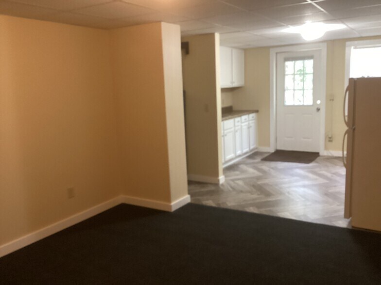 Building Photo - 113 Bowker St
