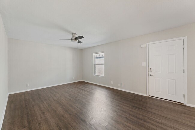 Building Photo - 5005 Manor Rd