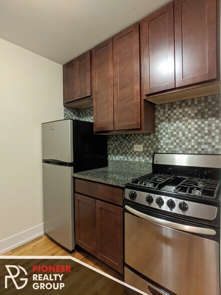 Building Photo - 563 W Arlington Pl