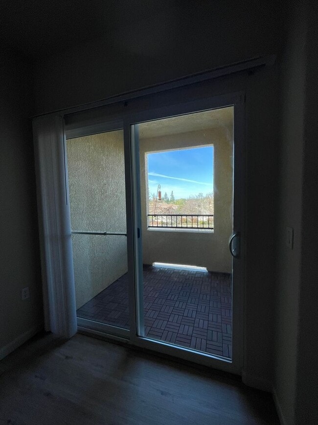 Building Photo - Vessona: Desirable Gated Community: 2bdrm 2bath with Loft!