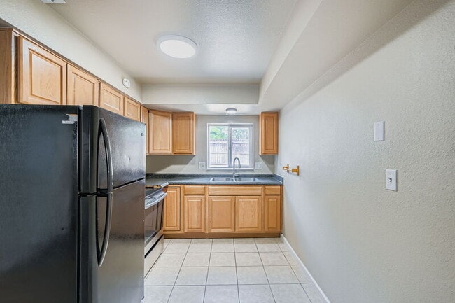Building Photo - 6652 Provincial Dr