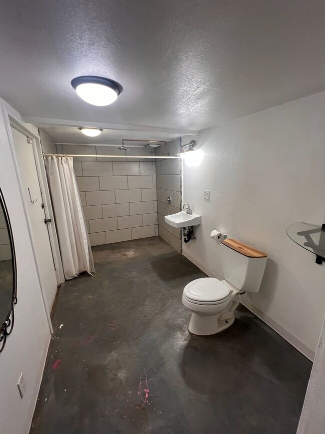 Building Photo - 2555 E Fort Lowell Rd