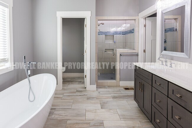 Building Photo - 9618 Shooting Star Cir