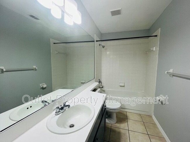 Building Photo - 14796 Laguna Beach Cir
