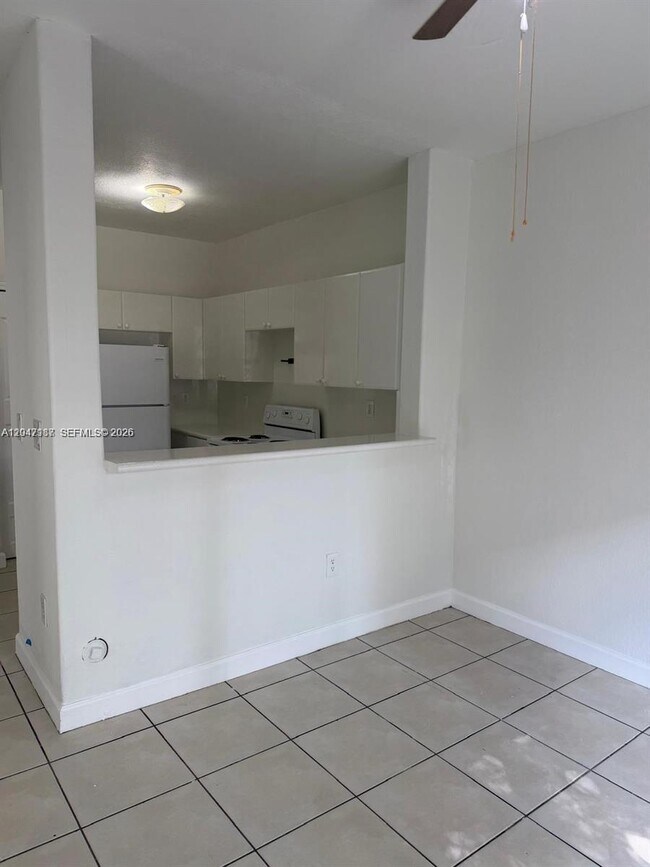 Building Photo - 1656 SE 29th Ct
