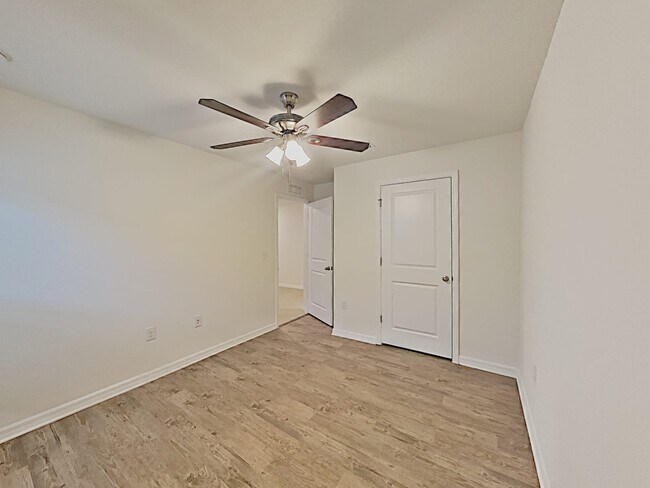 Building Photo - 7774 Broad Pointe Dr