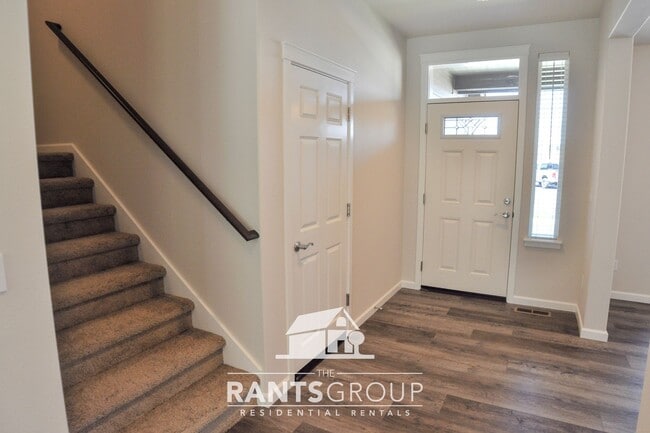 Building Photo - Beautiful  3 bedroom, 2.5 bath, 2-story home in Steilacoom Ridge