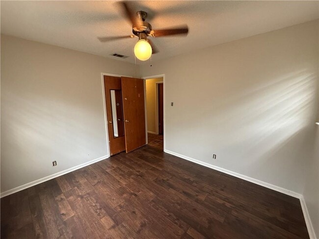 Building Photo - 5528 Cortez Dr