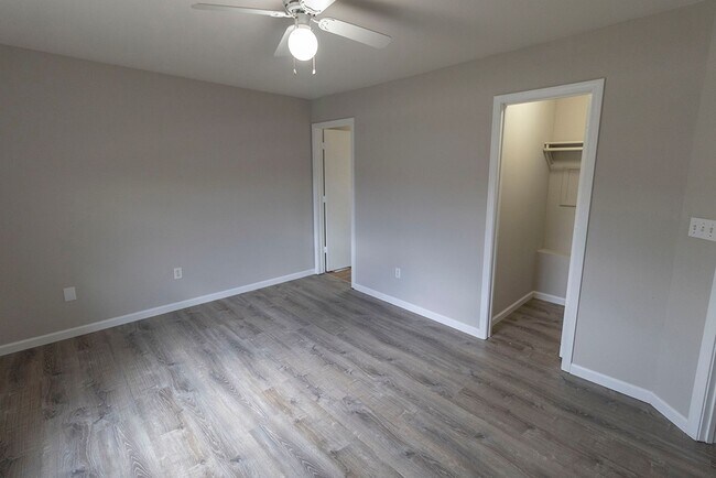 Building Photo - 5305-5307-5307 Currituck Ln