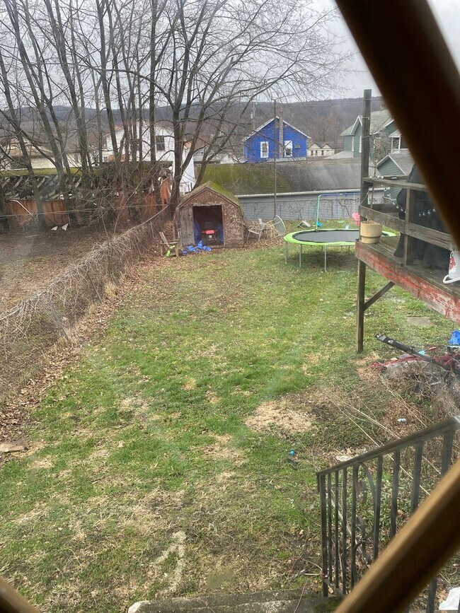 Building Photo - 137-137 Birkett St