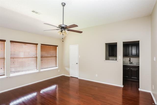 Building Photo - 505 Spicewood Dr