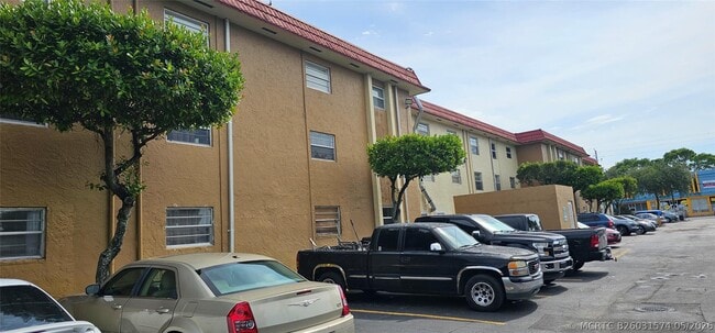 Building Photo - 4655 Palm Ave