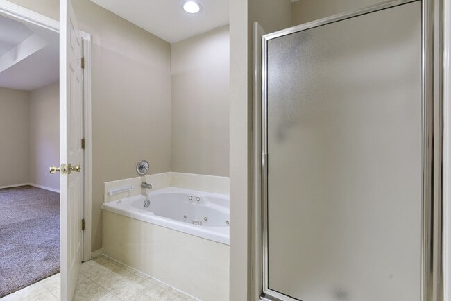 Building Photo - 325 Tall Oaks Dr