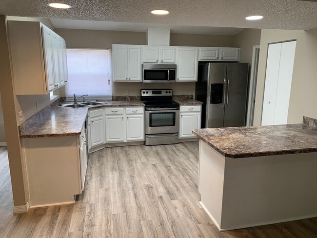 Building Photo - SHARP 4/2/2 SPRING HILL