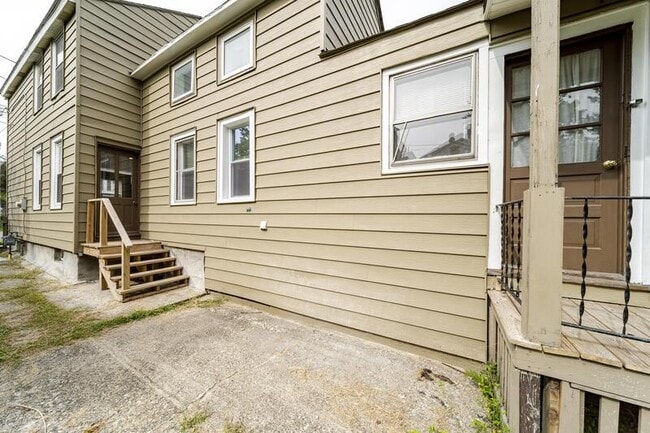 Building Photo - 1606 5th Ave