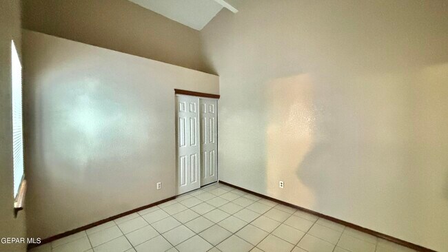 Building Photo - 10960 Delafield Dr