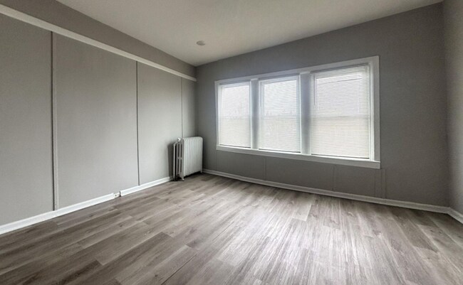 Building Photo - 705 Edgemore Rd