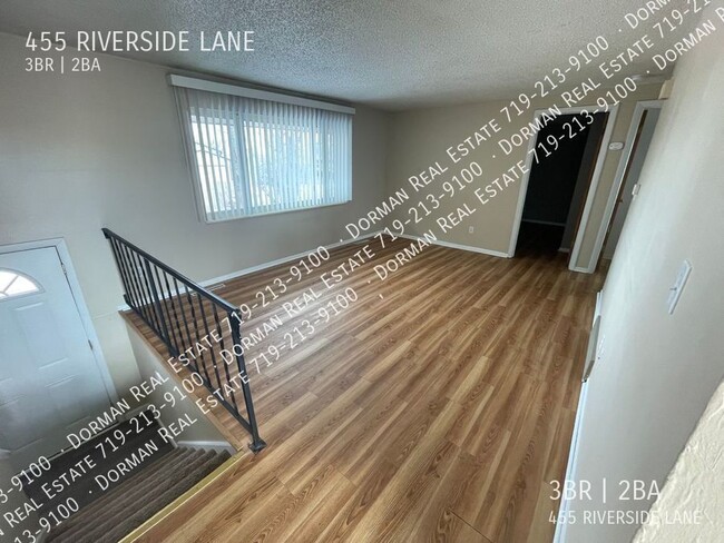 Building Photo - 455 Riverside Ln