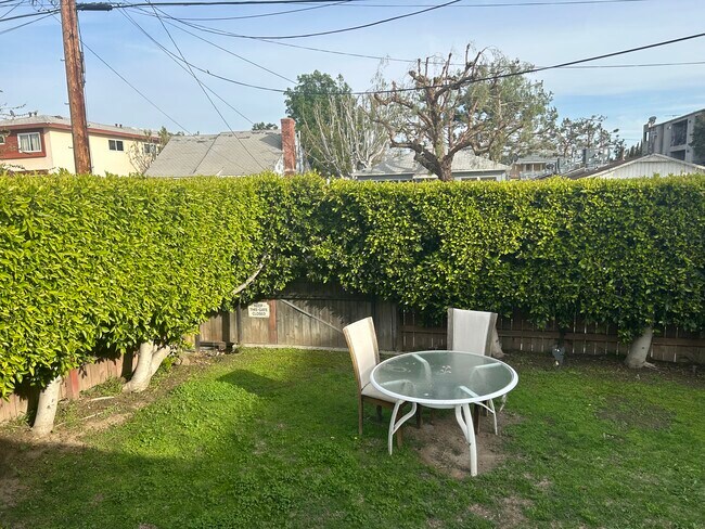 Building Photo - 243 W Elm Ave