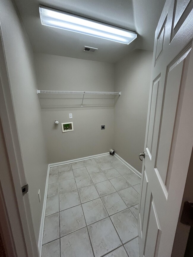Building Photo - 1390 Island Town Dr