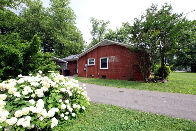 Building Photo - 308 S Baird Ln