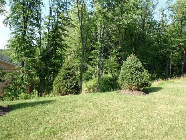 Building Photo - 325 Broadstone Dr