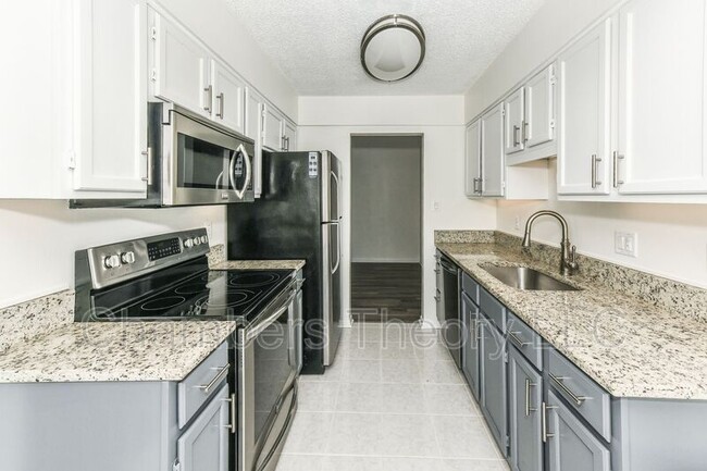 Building Photo - 10204 Bushman Dr