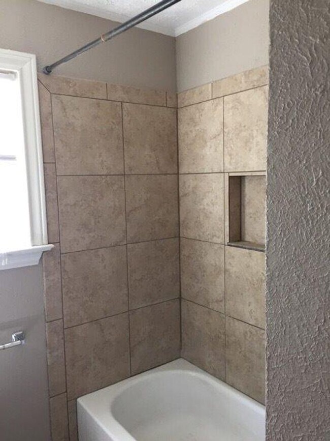 Building Photo - Pre-Leasing 2 bed 1 bath close to Texas Tech!