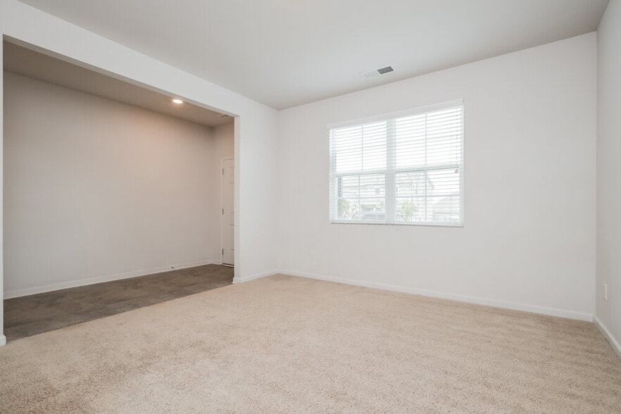 Building Photo - 371 Hamilton Pointe Dr