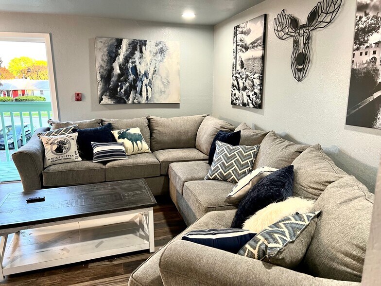 Building Photo - 21 Woodmere Ct