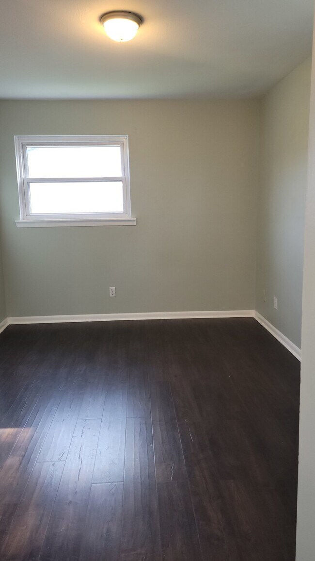 Building Photo - Beautiful  & Charming 4-Bedroom Home with ...