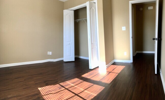 Building Photo - 1723 A THISTLEWOOD DR  CLARKSVILLE , TN 37042