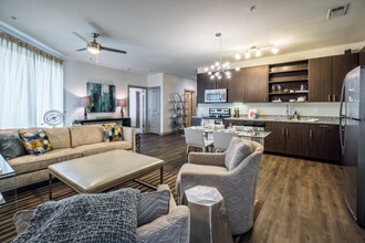 Building Photo - Artisan Twickenham Square