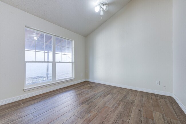 Building Photo - 10822 Kirktown Dr