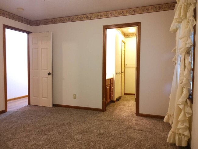 Building Photo - 3 Bedroom 2 Bathroom Home in Goshen!