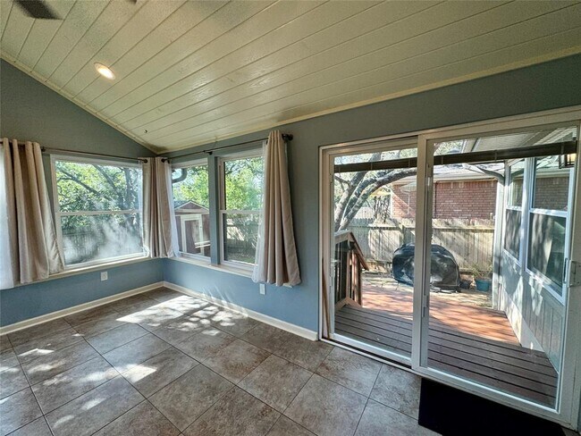 Building Photo - 8311 Edgemoor Pl