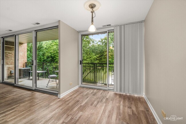 Building Photo - 1601 Fairway Dr