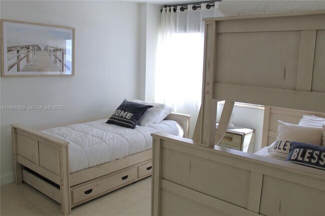 Building Photo - 2030 S Ocean Dr