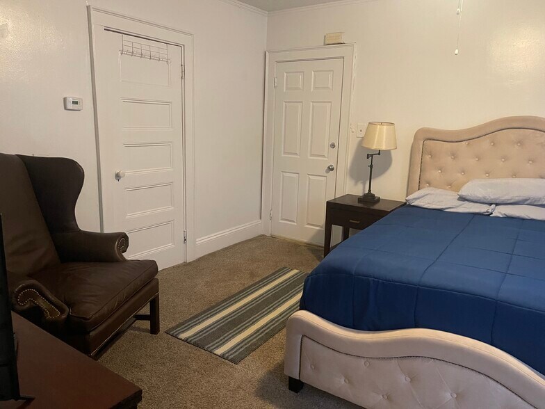 Main room - 3 Chamblet St